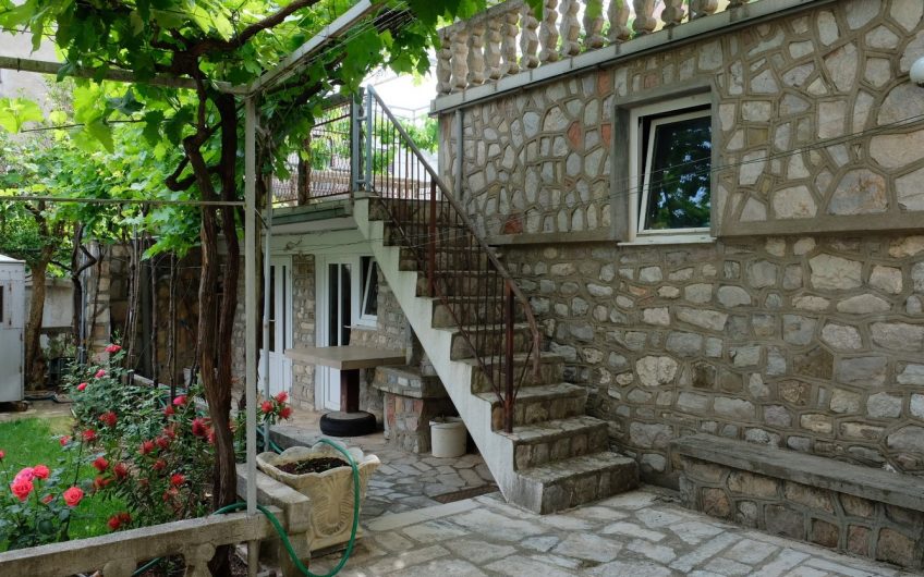 Three-storey house in Lastva Grbaljska, 226 m²