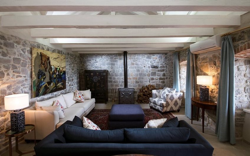 Villa with spectacular plot and seaview in Zabrđe, 247 m²