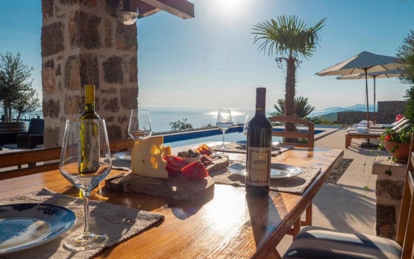 Luxury two-storey villa with seaview and pool in Zagora, 150 m²