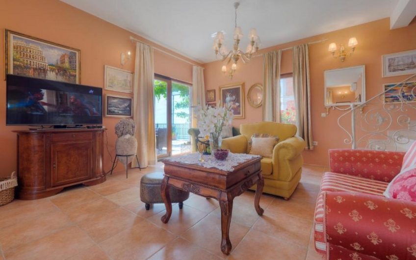 Luxury two-storey villa with seaview and pool in Zagora, 150 m²