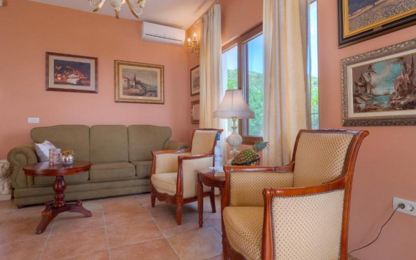 Luxury two-storey villa with seaview and pool in Zagora, 150 m²