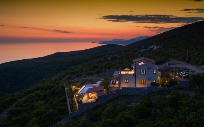 Luxury two-storey villa with seaview and pool in Zagora, 150 m²