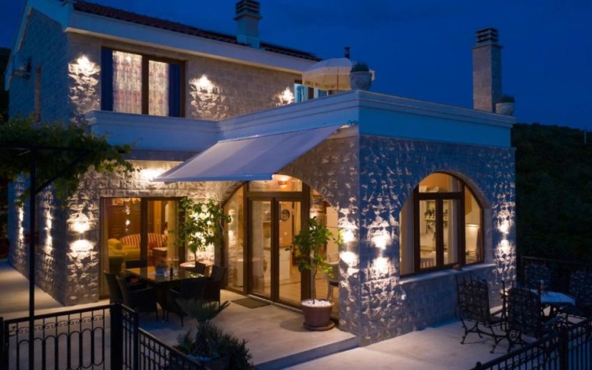 Luxury two-storey villa with seaview and pool in Zagora, 150 m²
