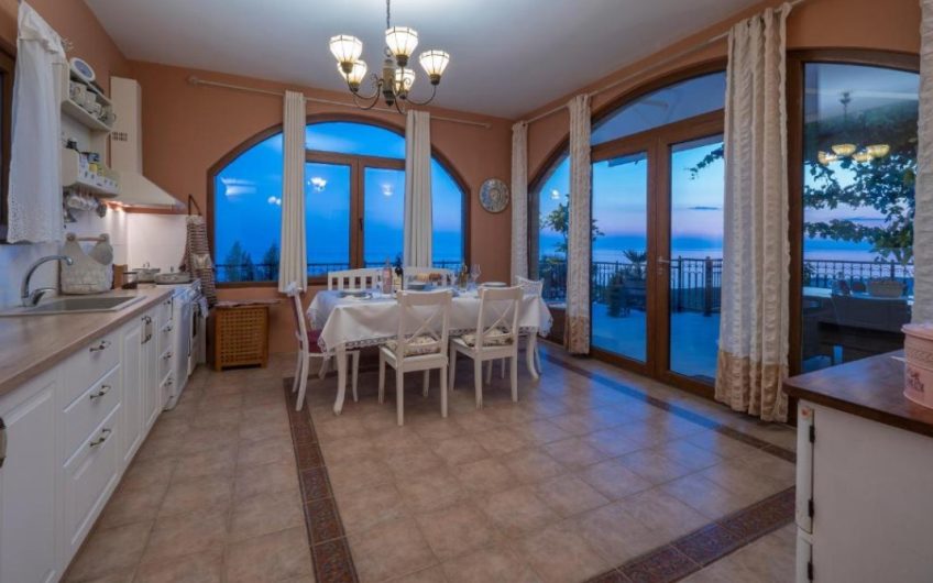 Luxury two-storey villa with seaview and pool in Zagora, 150 m²