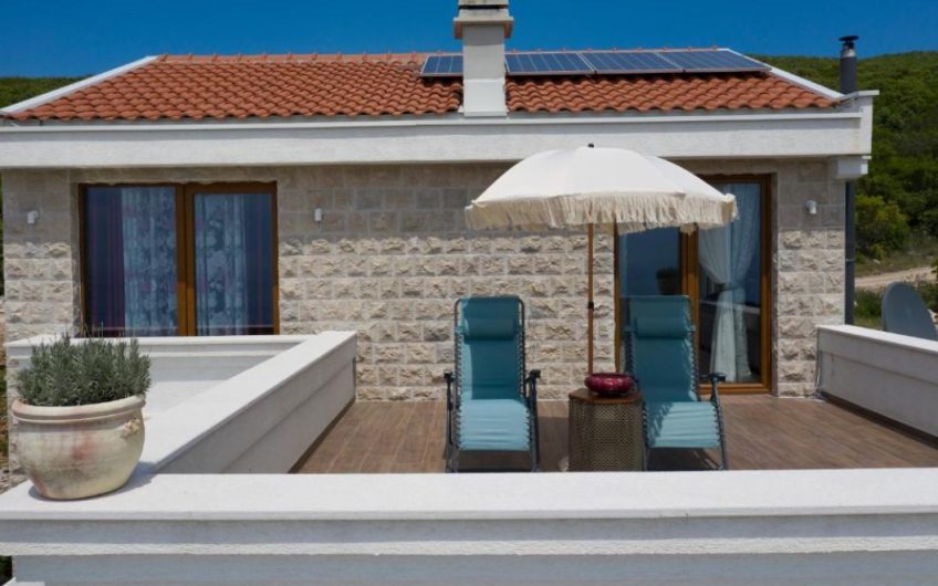 Luxury two-storey villa with seaview and pool in Zagora, 150 m²