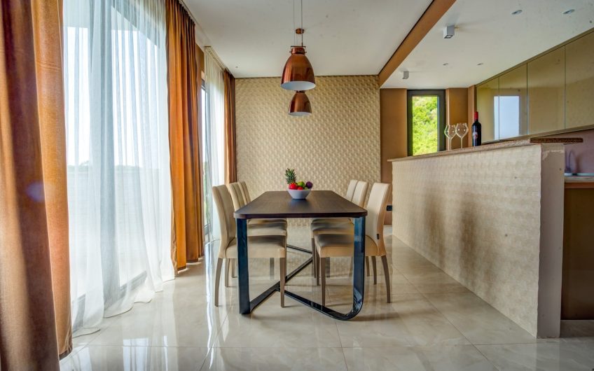 Three luxury villas with direct sea view in Komoševina, 1136 m²