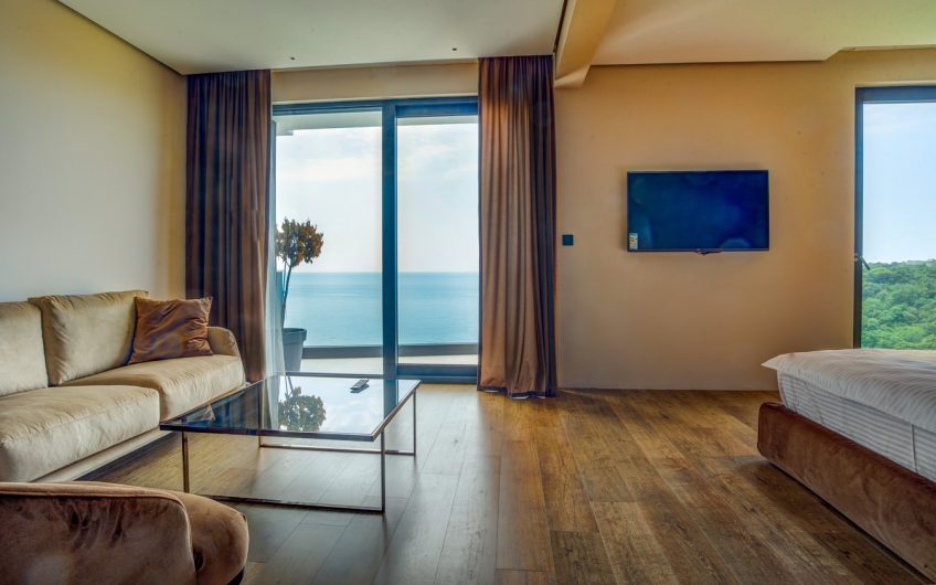 Three luxury villas with direct sea view in Komoševina, 1136 m²