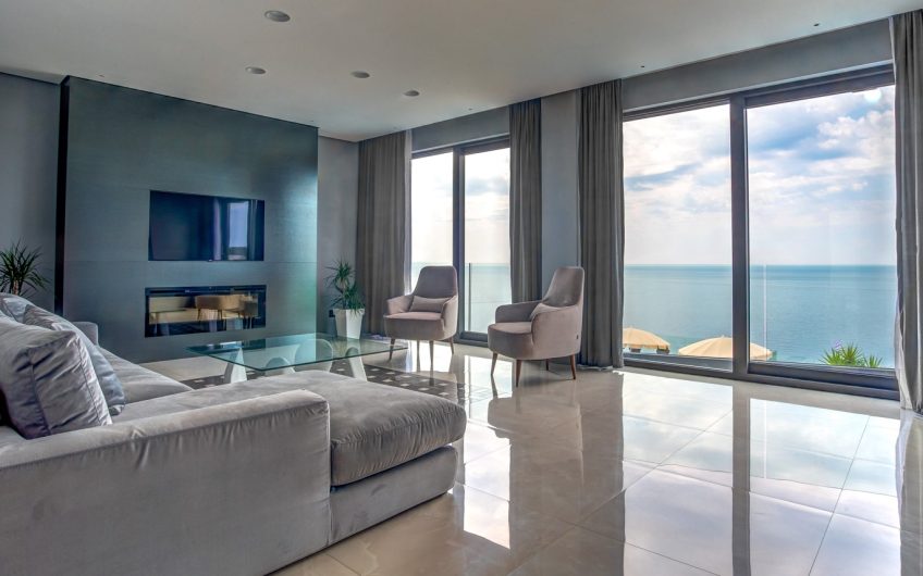Three luxury villas with direct sea view in Komoševina, 1136 m²
