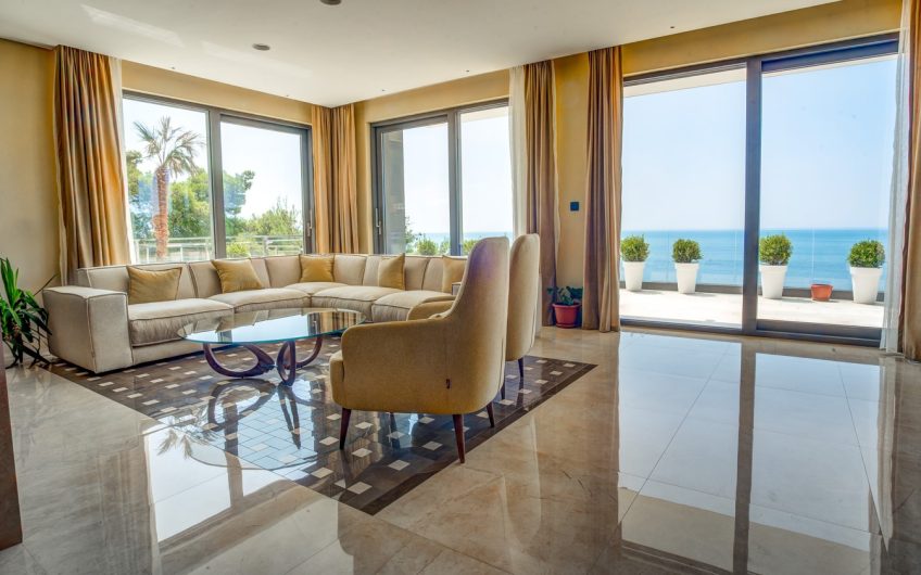 Three luxury villas with direct sea view in Komoševina, 1136 m²