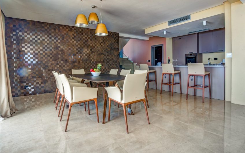 Three luxury villas with direct sea view in Komoševina, 1136 m²