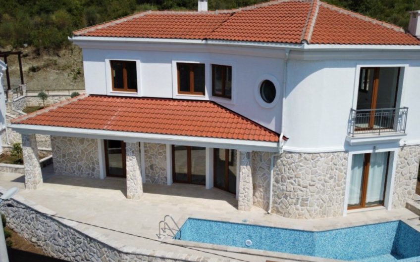 New villa in Kavač, 320 m²