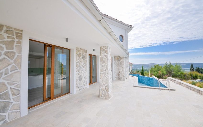 New villa in Kavač, 320 m²