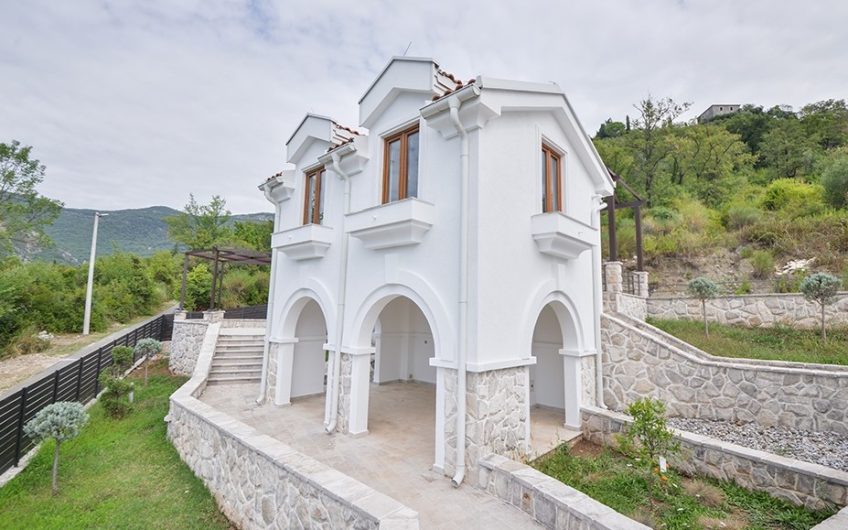New villa in Kavač, 320 m²