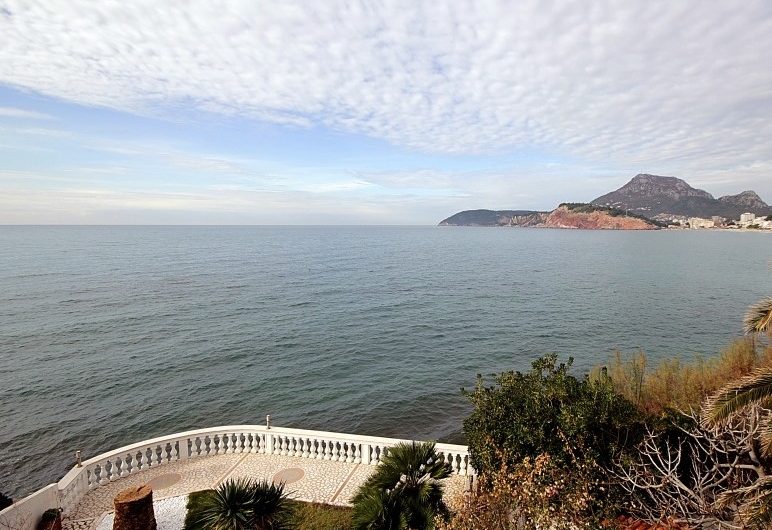 Luxury five-level villa in Sutomore