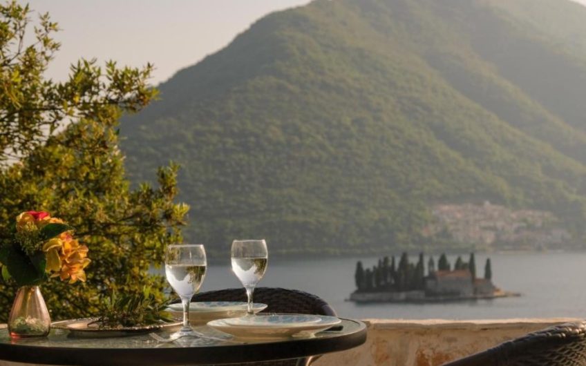 200-year old renovated stone villa in Perast, 287 m²