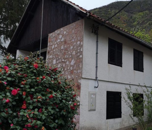 House with a unique lot in Donji Stoliv, 104 m²