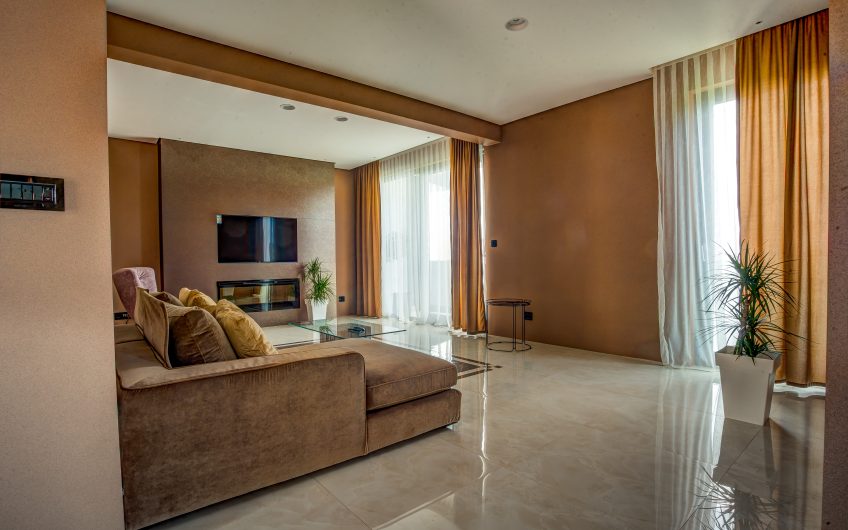 Three luxury villas with direct sea view in Komoševina, 1136 m²