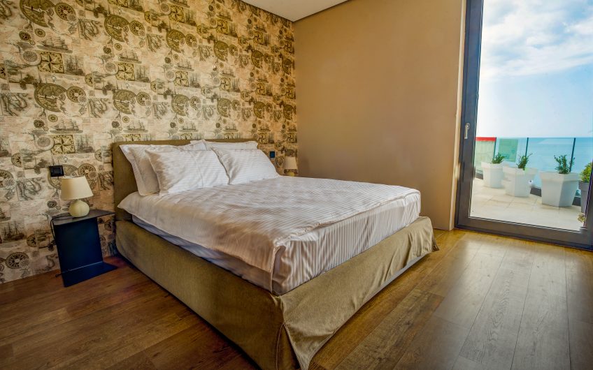 Three luxury villas with direct sea view in Komoševina, 1136 m²