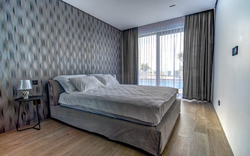 Three luxury villas with direct sea view in Komoševina, 1136 m²
