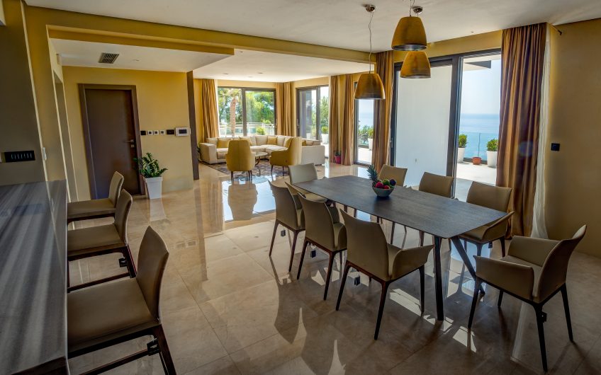 Three luxury villas with direct sea view in Komoševina, 1136 m²