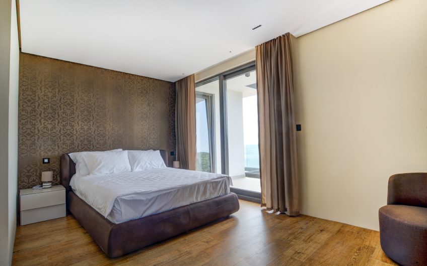 Three luxury villas with direct sea view in Komoševina, 1136 m²