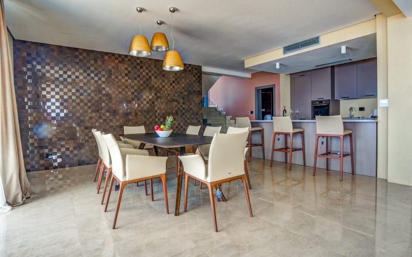 Three luxury villas with direct sea view in Komoševina, 1136 m²