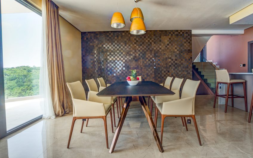 Three luxury villas with direct sea view in Komoševina, 1136 m²