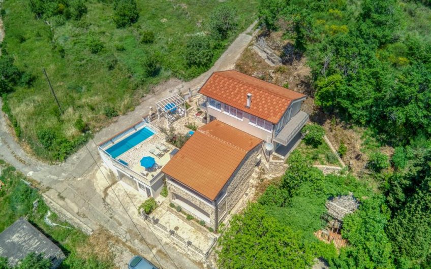 Two houses and appartment in Buljarica, 407 m²