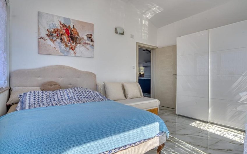 Two houses and appartment in Buljarica, 407 m²