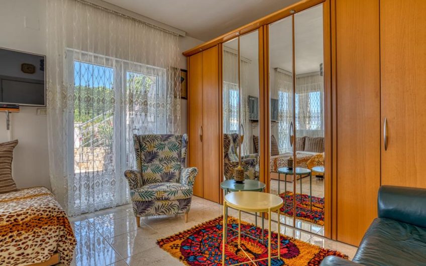 Two houses and appartment in Buljarica, 407 m²
