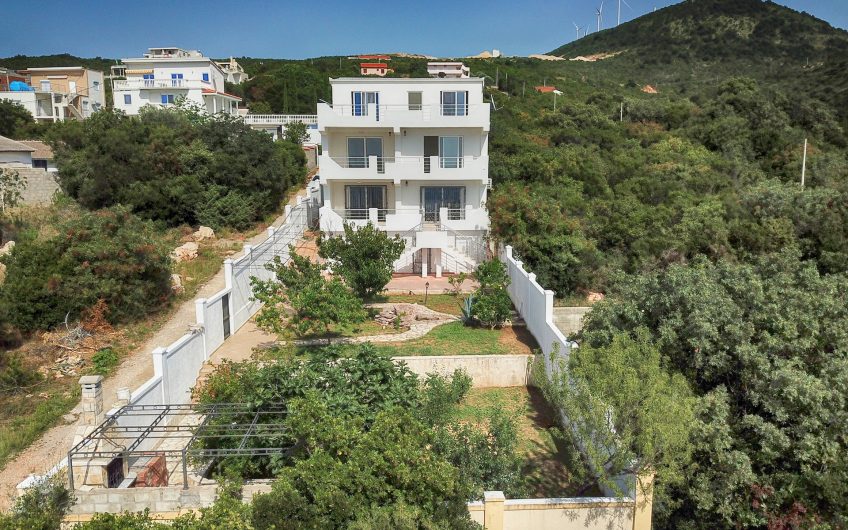 Two-storey villa with seaview in Utjeha, 360 m²