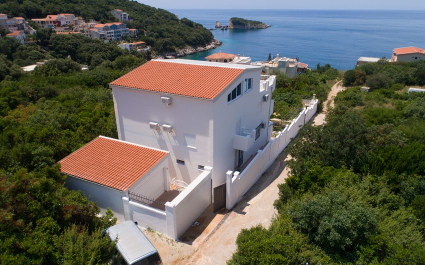 Two-storey villa with seaview in Utjeha, 360 m²