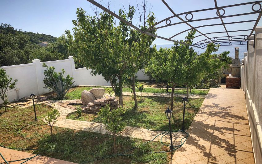 Two-storey villa with seaview in Utjeha, 360 m²