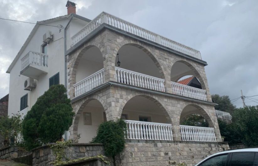 Luxury Mediterranean house in Krašići, 300 m²