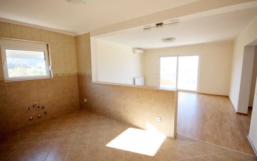 Two-storey villa with seaview in Utjeha, 360 m²