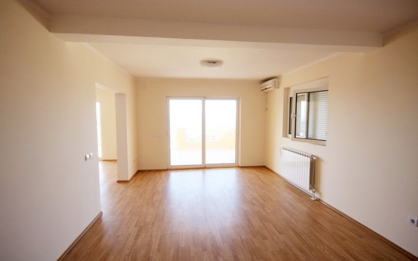 Two-storey villa with seaview in Utjeha, 360 m²