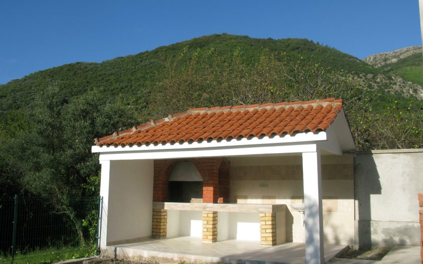 Three-storey villa in Učuri