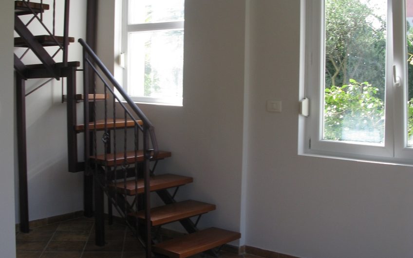 Three-storey villa in Učuri