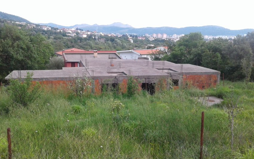 Unfinished house in Šušanj, 135 m²