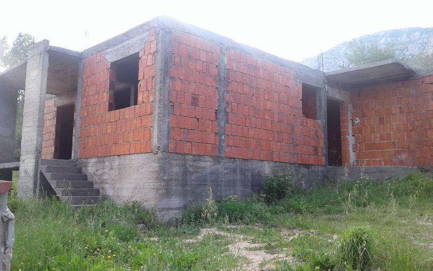 Unfinished house in Šušanj, 135 m²