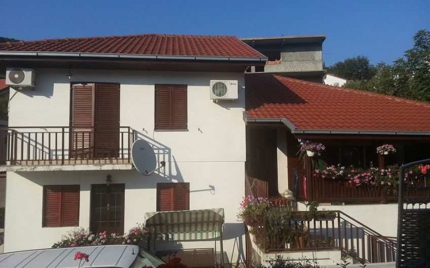 Two-storey house in Gomila, 140 m²