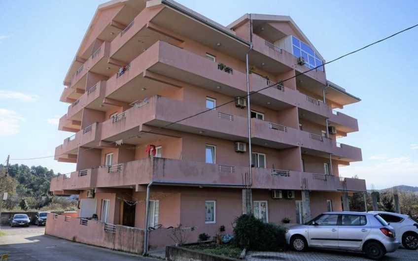 Large one bedroom apartment in Tivat, 84 m²