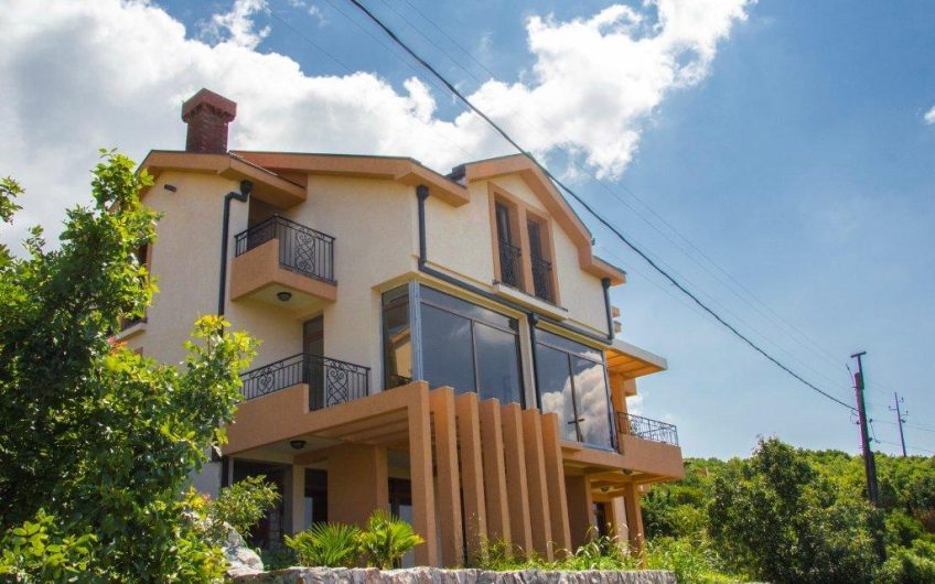 Large two-storey house with seaview in Dobra Voda, 460 m²