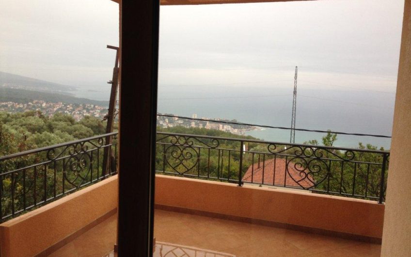 Large two-storey house with seaview in Dobra Voda, 460 m²