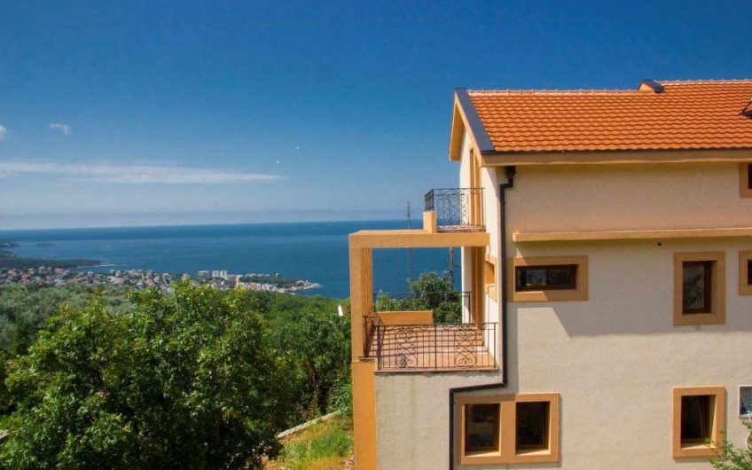 Large two-storey house with seaview in Dobra Voda, 460 m²