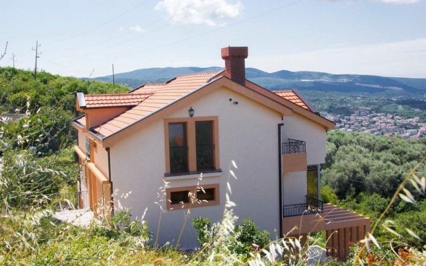 Large two-storey house with seaview in Dobra Voda, 460 m²