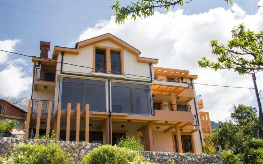 Large two-storey house with seaview in Dobra Voda, 460 m²