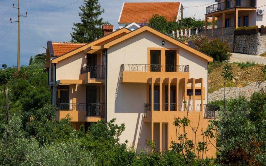 Large two-storey house with seaview in Dobra Voda, 460 m²