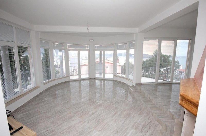 Luxury three-level villa with seaview in Bar, 320 m²