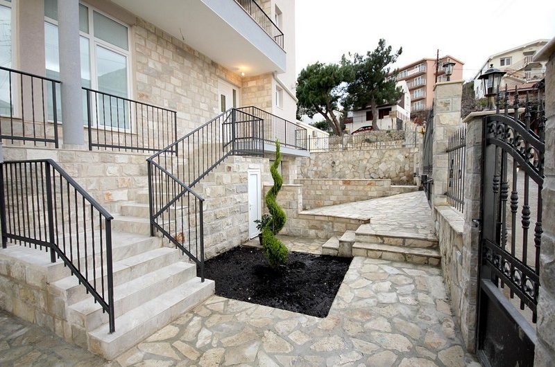 Luxury three-level villa with seaview in Bar, 320 m²
